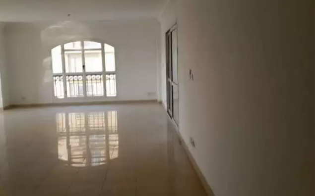 شقة في مدينتي 325 م2 للإيجار قانون جديد بحري على حديقة 30,000 ج 